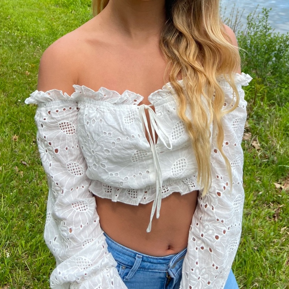 TIGER MIST EYELET LACE TOP